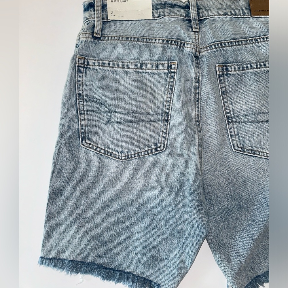 NWT American Eagle Skater Short frayed, raw edge hem Hi Rise jean shorts sz 2/26 - Picture 7 of 13